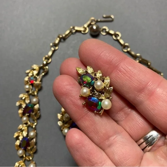 Vintage Linser red rhinestone pearl gold necklace earring set - Picture 3 of 7